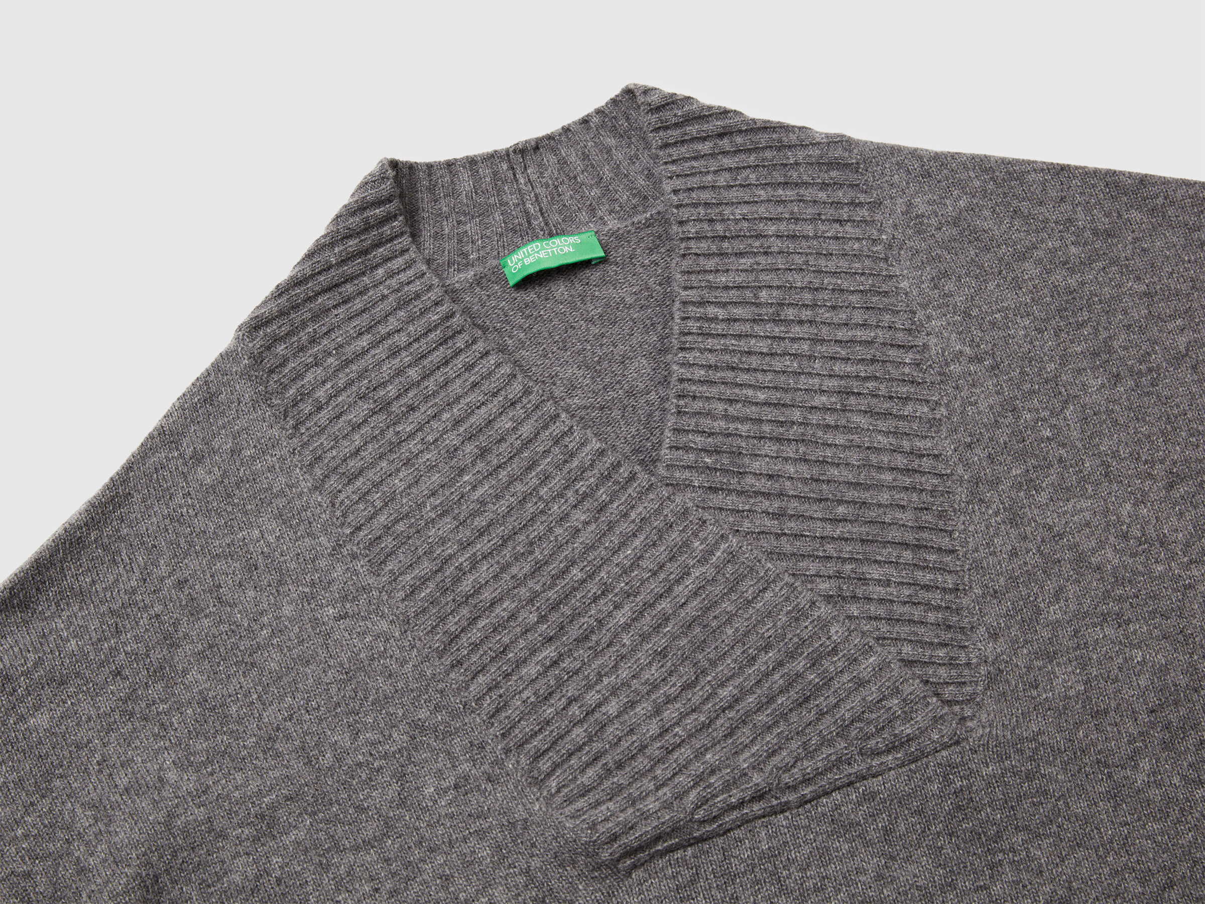 V NECK SWEATER L/S Women image number 3
